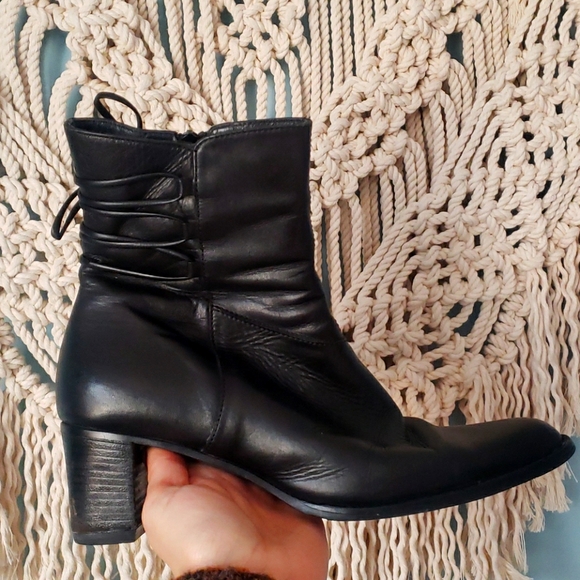 Italian Made black leather booties - Picture 2 of 6